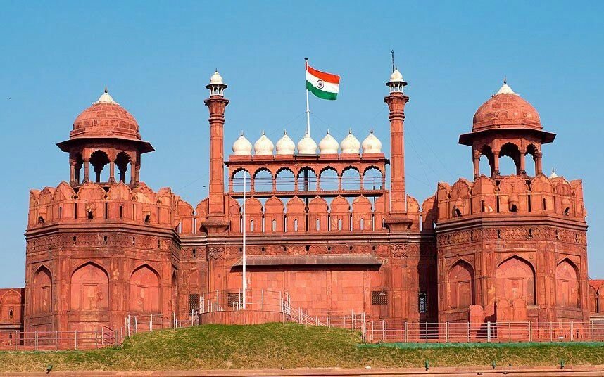 Redfort delhi with seven sands tourism , Pictures of Famous Historical Monuments of India
