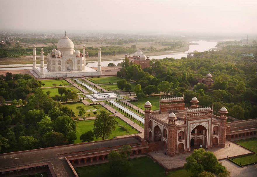 Taj Mahal agra, Historical Monuments of India with seven sands tourism