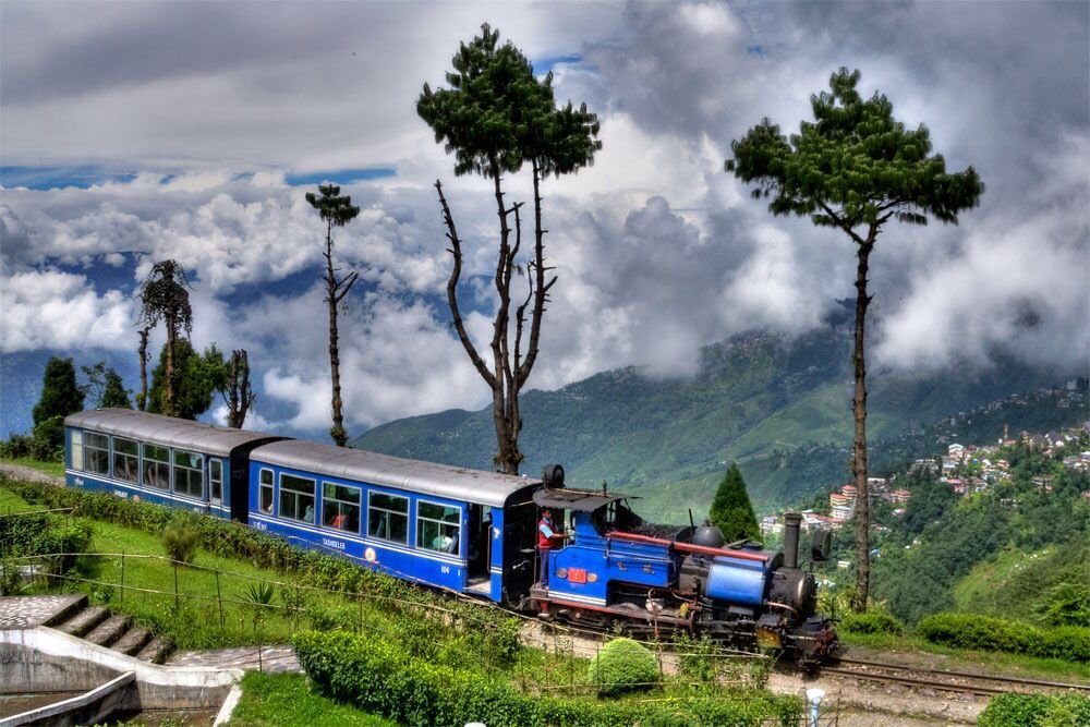 Darjeeling Himalayan Railway with seven sands tourism